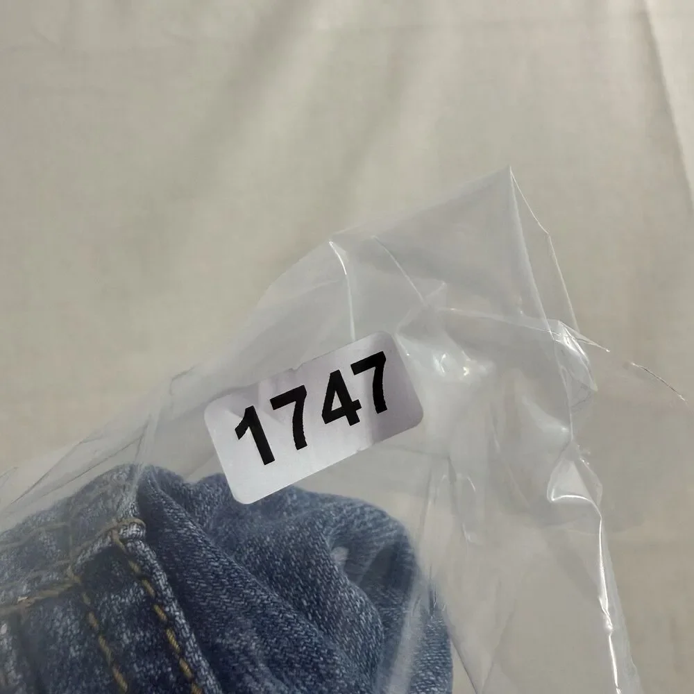 TOMMY HILFIGER BOYS SIZE 5 BLUE DENIM JACKET